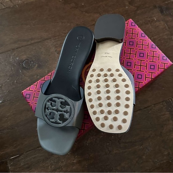Tory Burch-Bombe Miller leather sandal 7.5-brand new-light blue/navy-Retail $300 - Picture 7 of 15